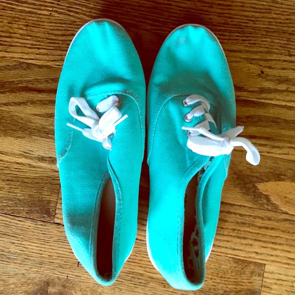 Maurices Shoes - ❤️Maurices✨Turquoise canvas sneaker.